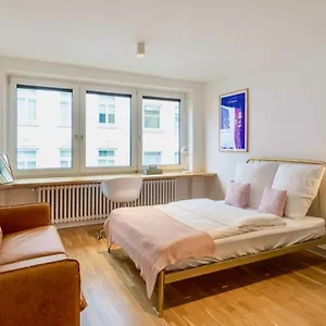 Stacey Alster Aparthotel